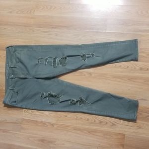 American Eagle jeggings in the super strech stretch line. Olive green size 14